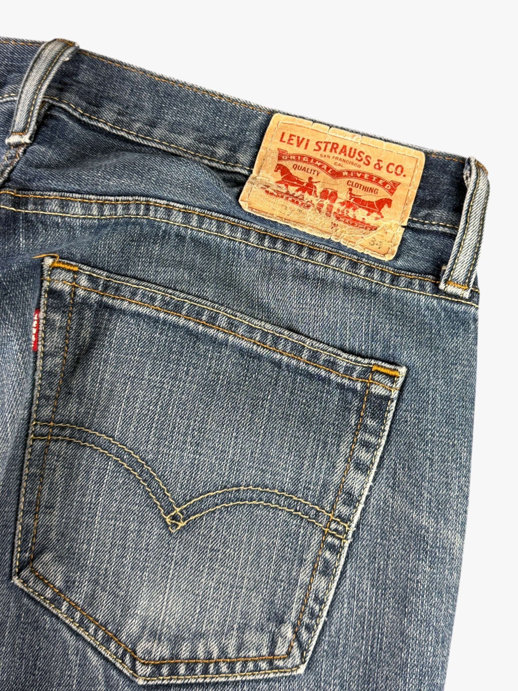Levis Bootcut (M-L) / (W34)