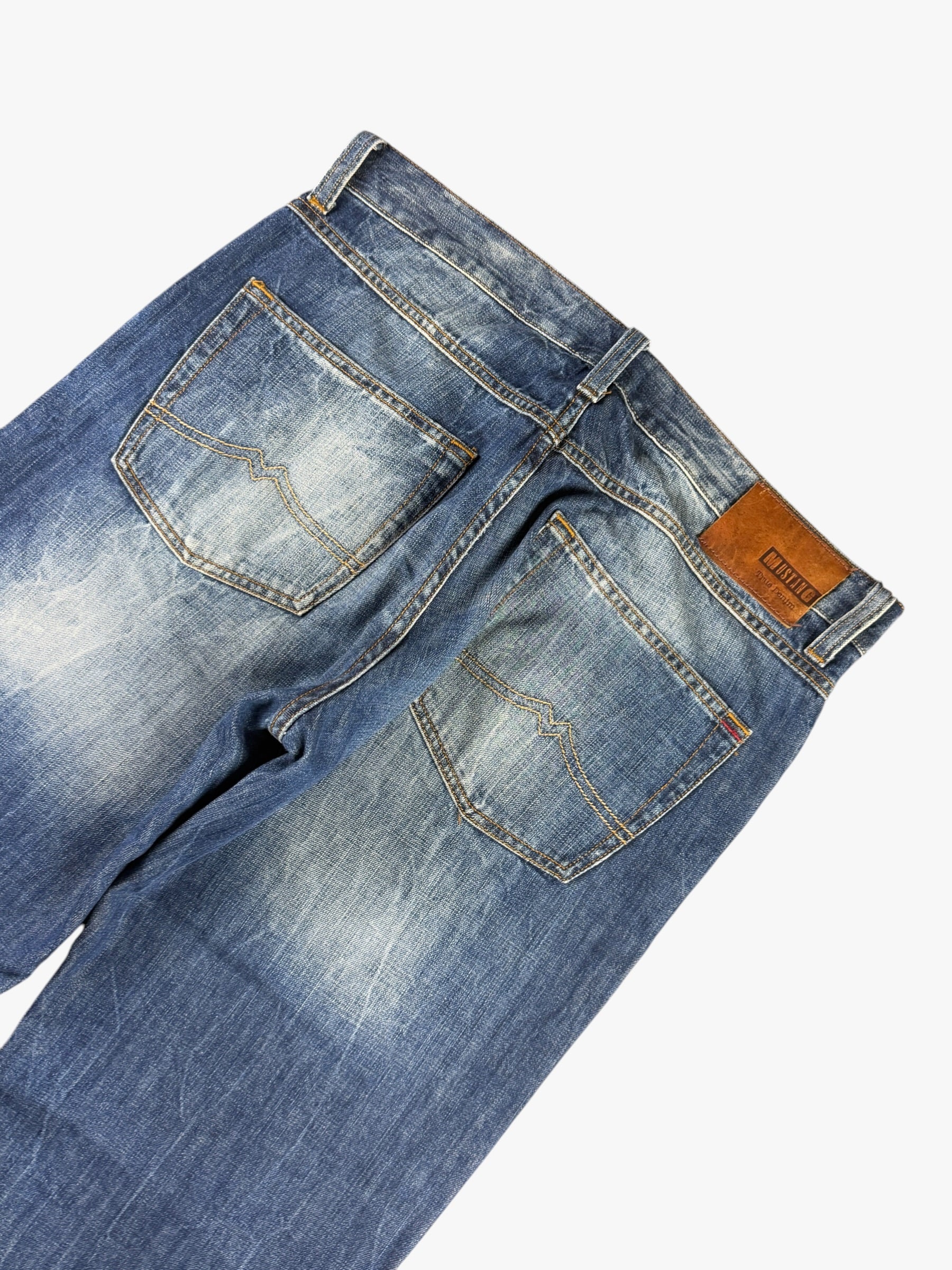 Mustang Bootcut Washed (L) / (W34)